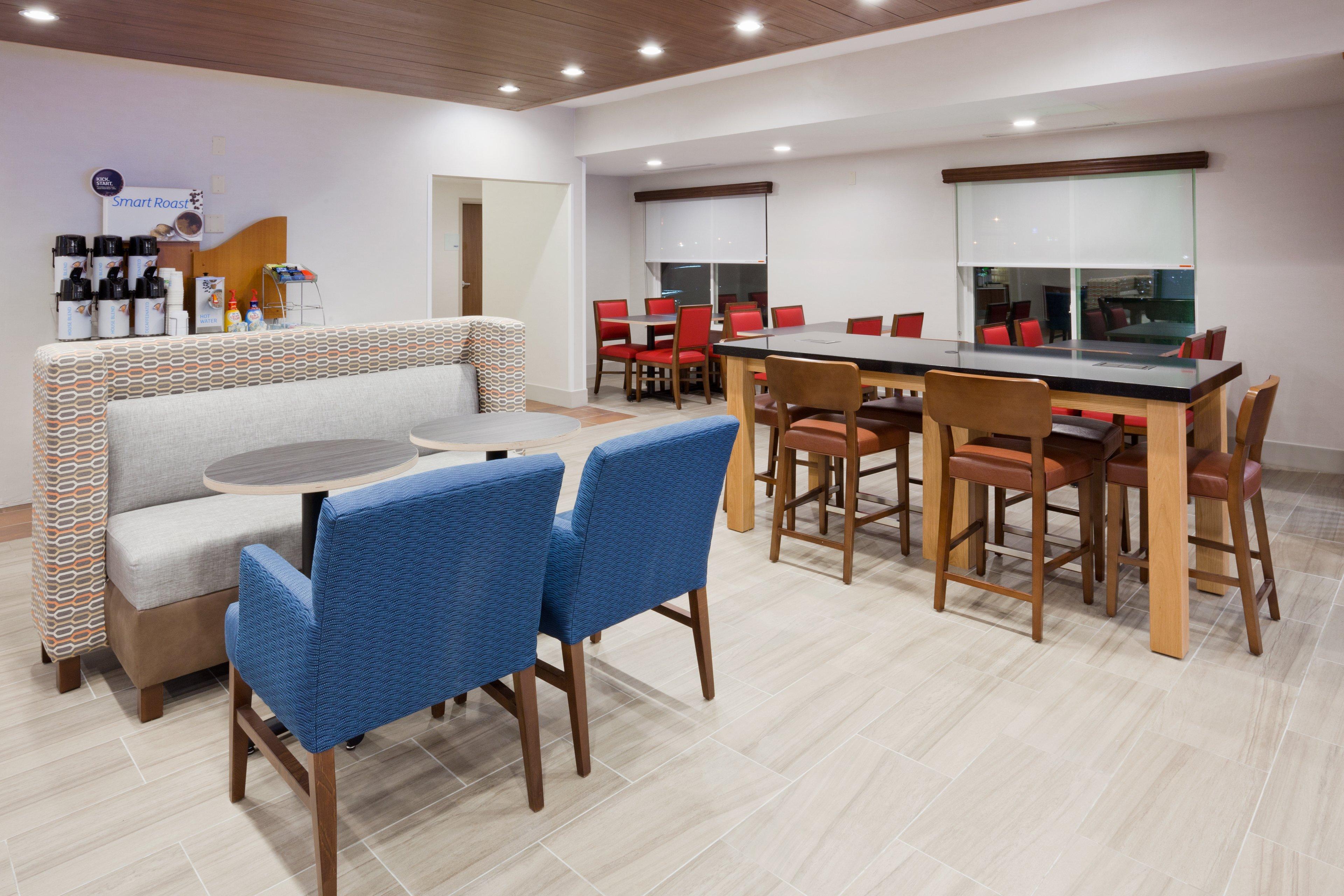 Holiday Inn Express & Suites - Dickinson By Ihg Екстериор снимка