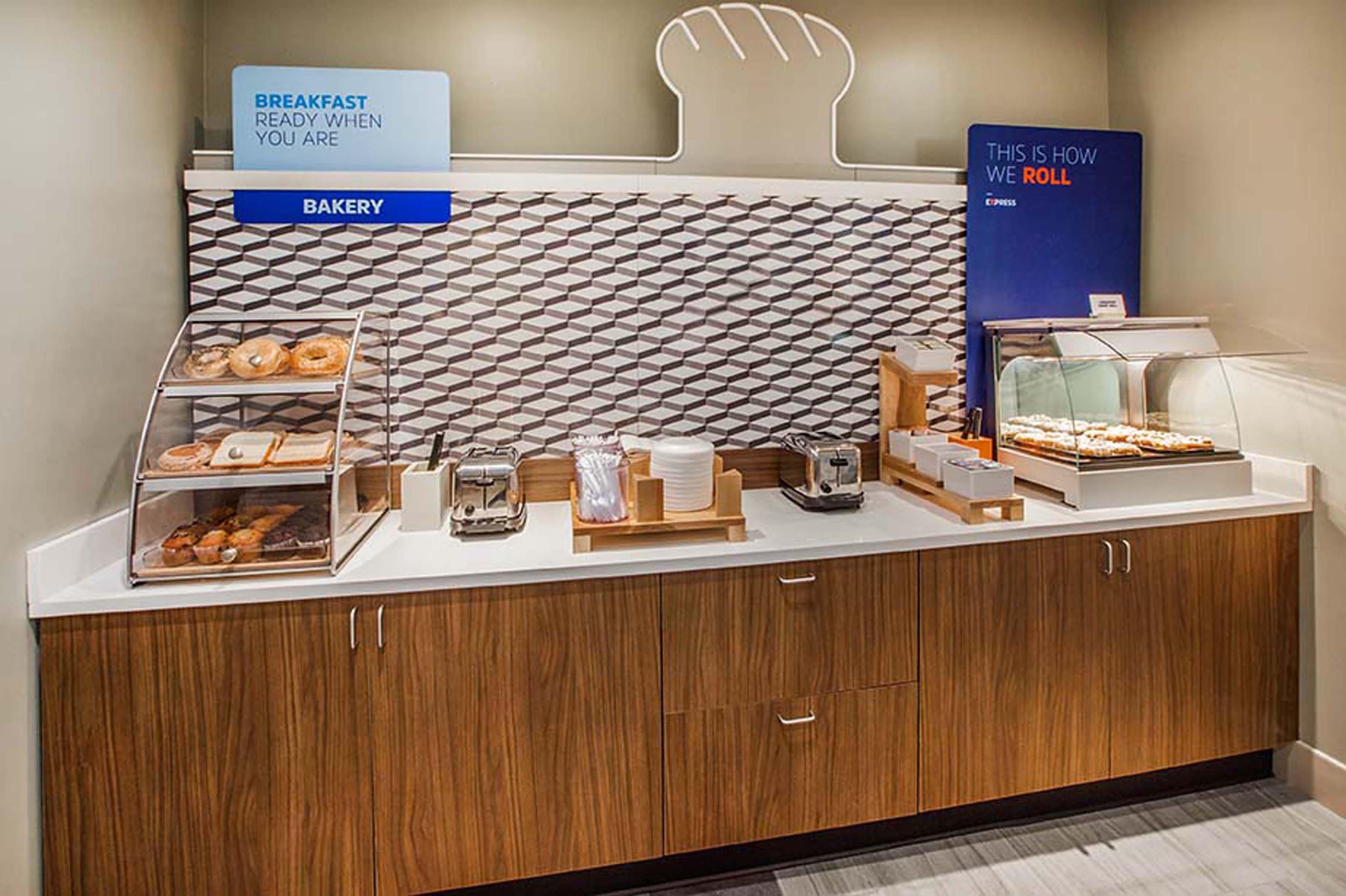 Holiday Inn Express & Suites - Dickinson By Ihg Екстериор снимка