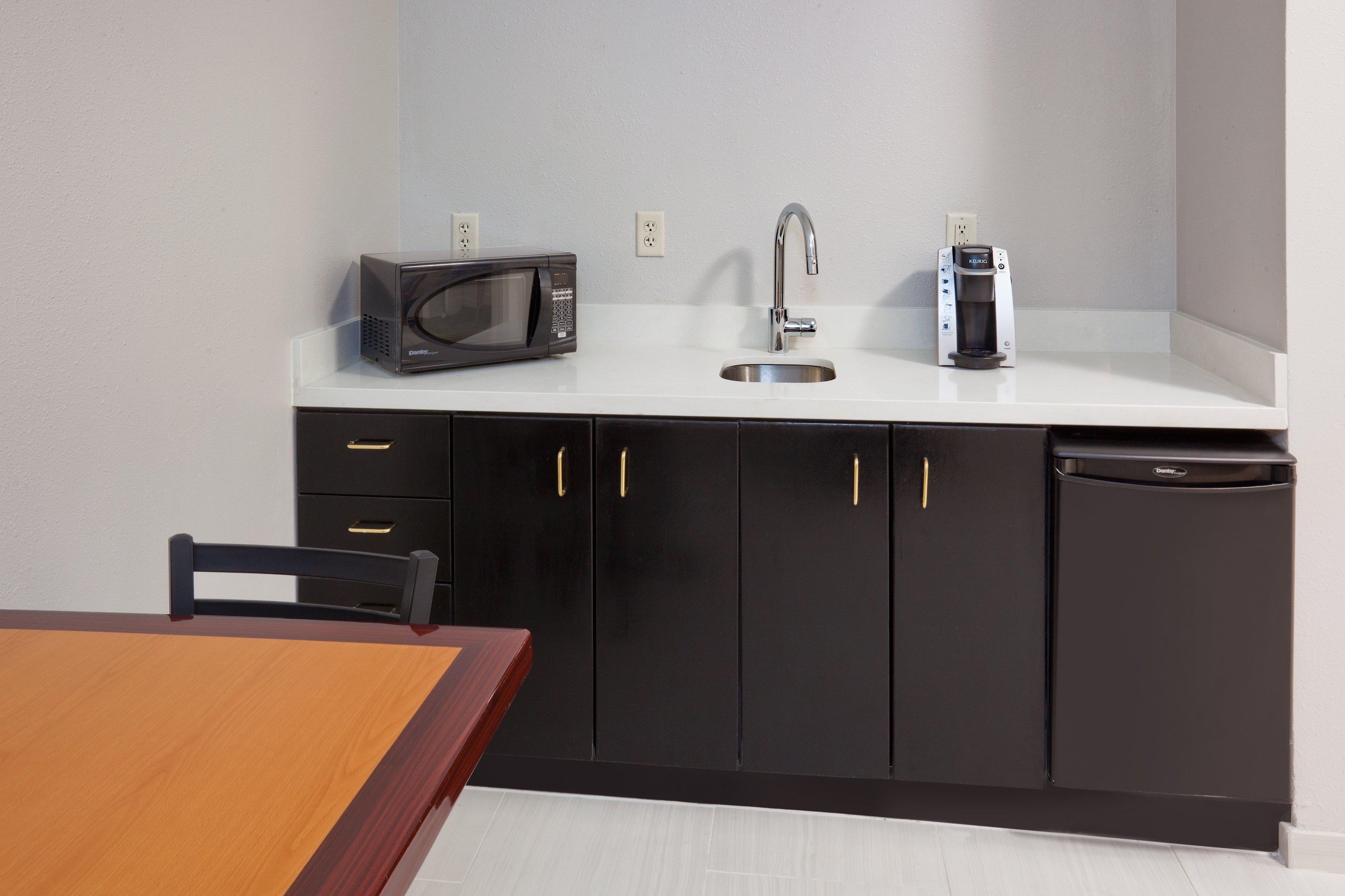 Holiday Inn Express & Suites - Dickinson By Ihg Екстериор снимка