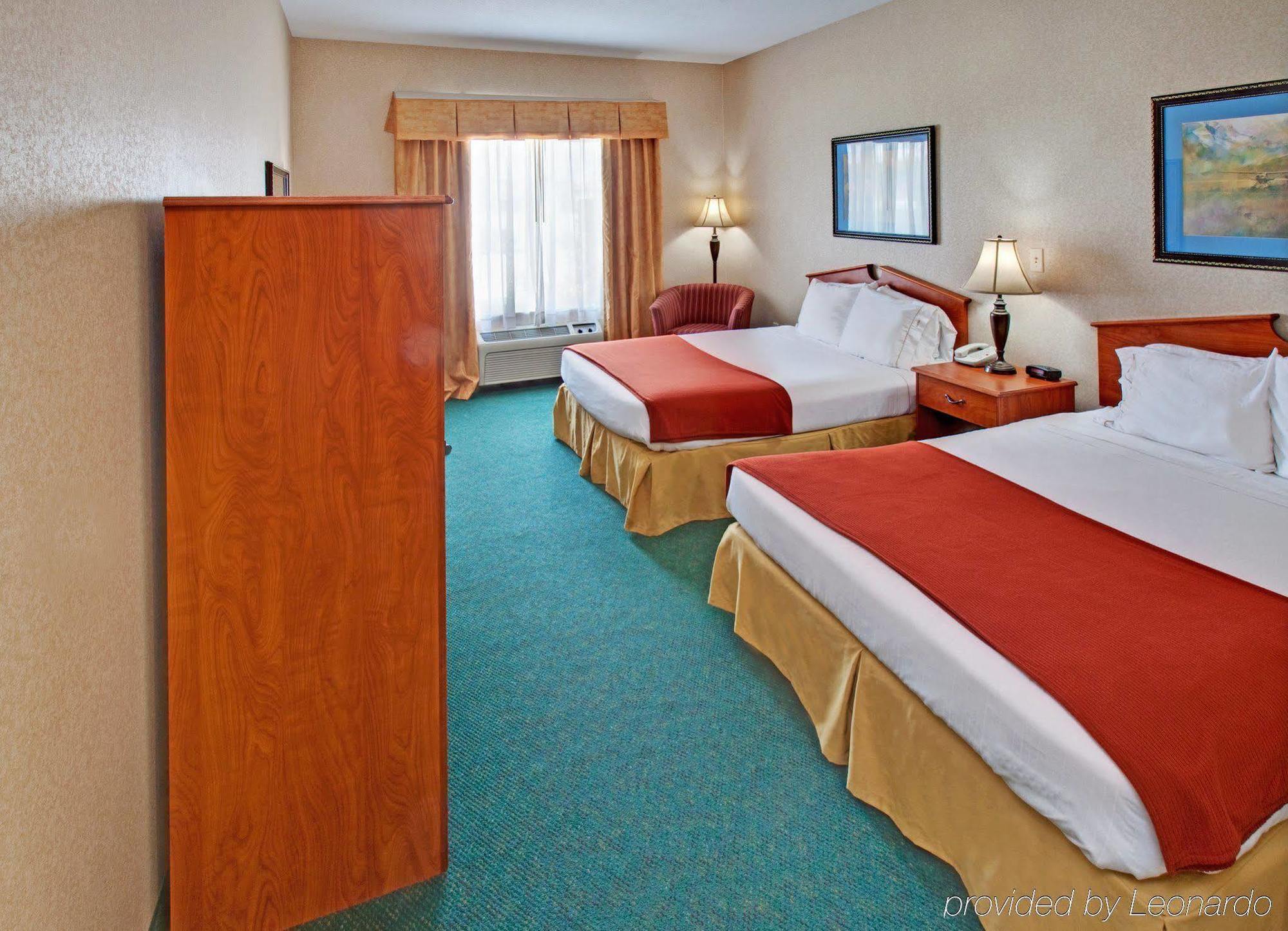 Holiday Inn Express & Suites - Dickinson By Ihg Стая снимка