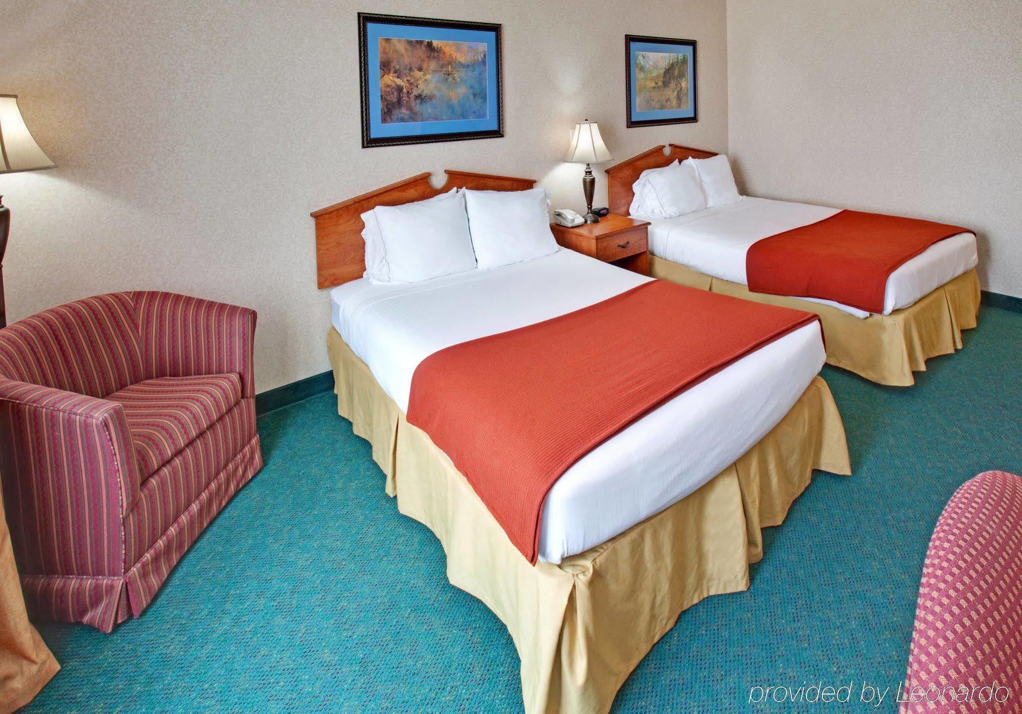 Holiday Inn Express & Suites - Dickinson By Ihg Стая снимка