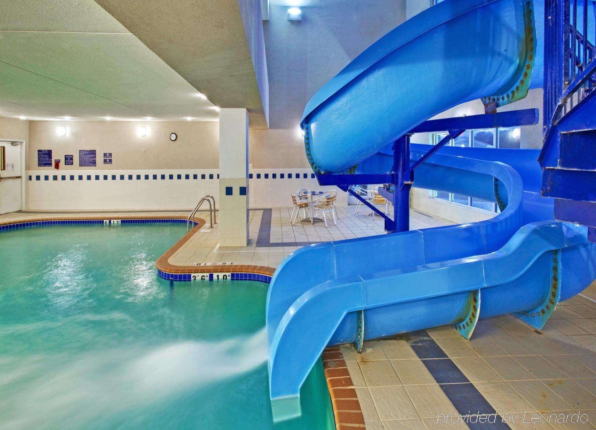 Holiday Inn Express & Suites - Dickinson By Ihg Съоръжения снимка