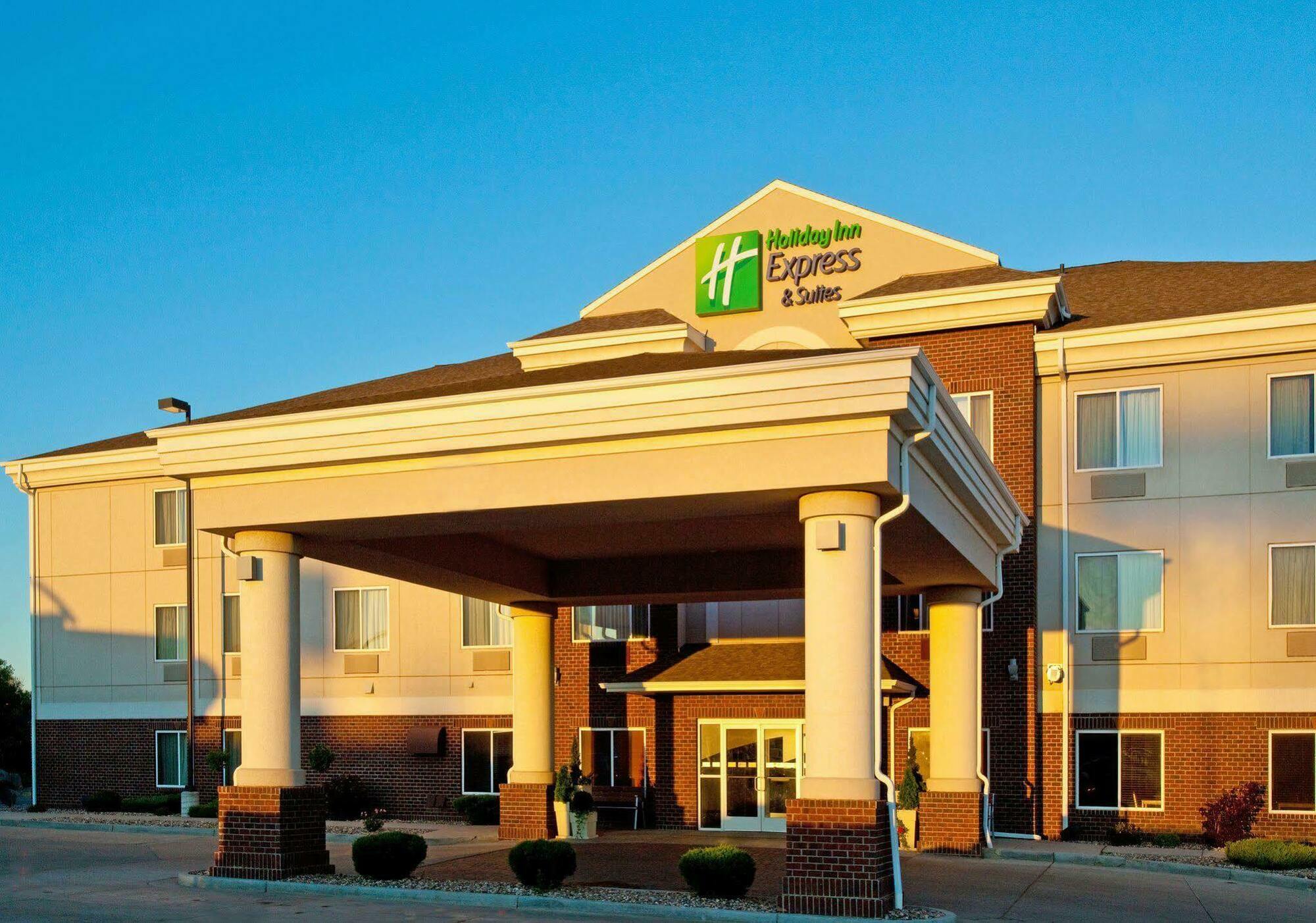 Holiday Inn Express & Suites - Dickinson By Ihg Екстериор снимка