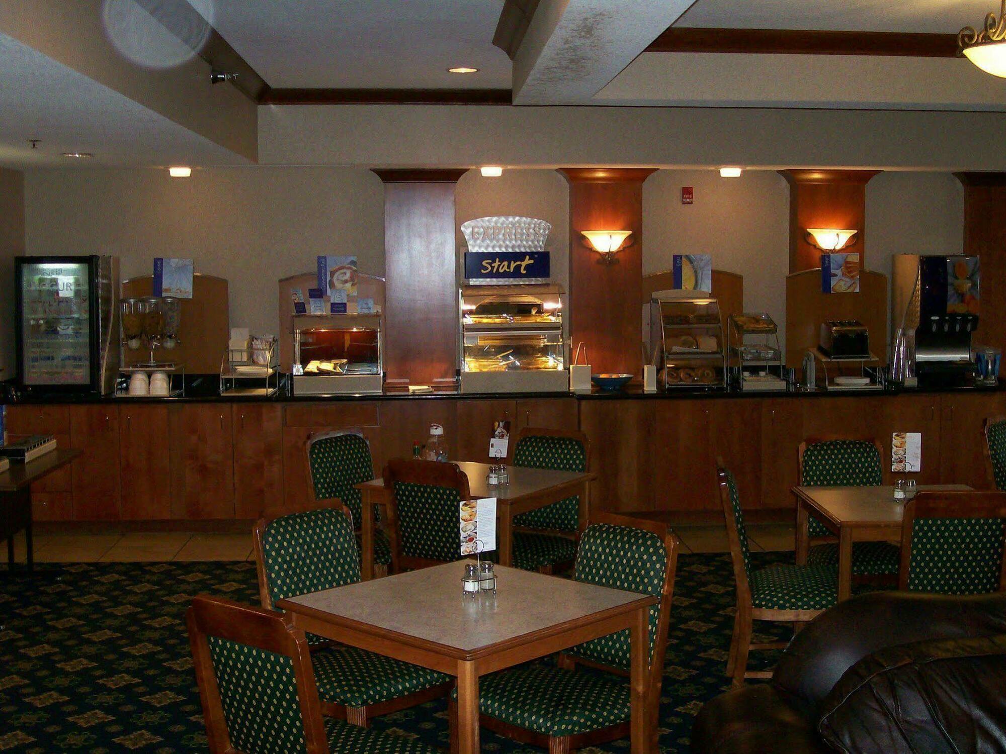 Holiday Inn Express & Suites - Dickinson By Ihg Ресторант снимка