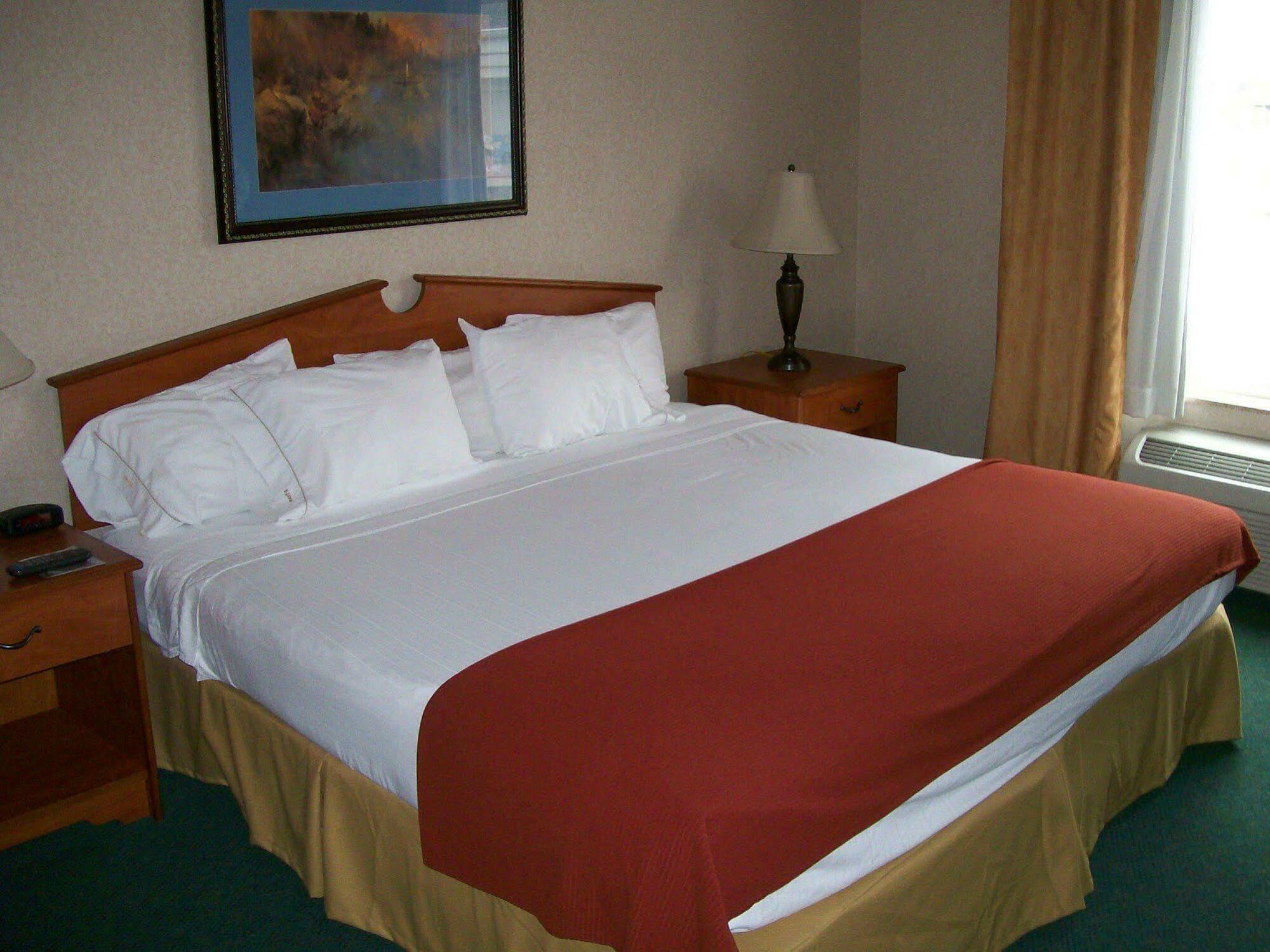 Holiday Inn Express & Suites - Dickinson By Ihg Екстериор снимка