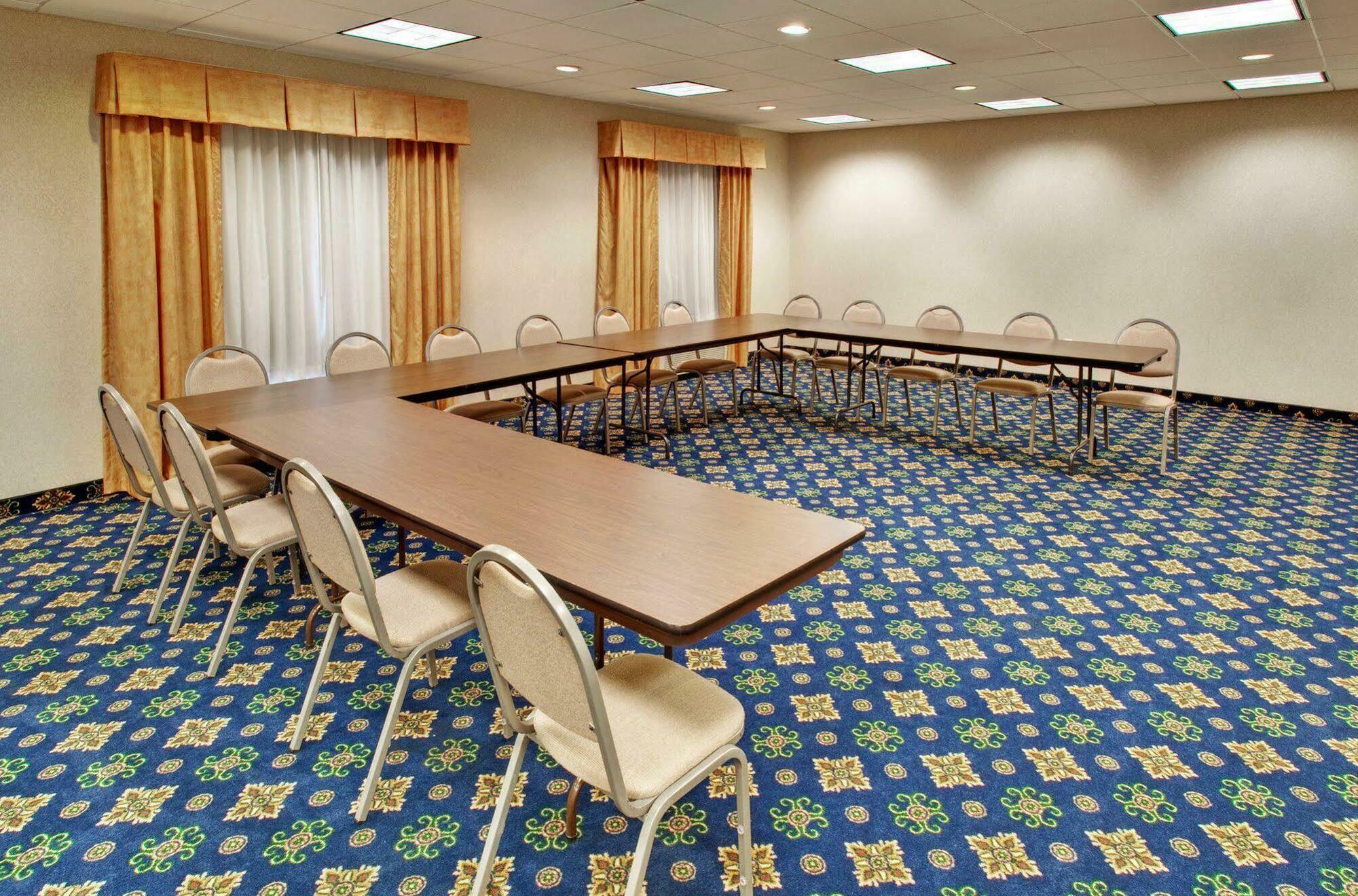 Holiday Inn Express & Suites - Dickinson By Ihg Съоръжения снимка